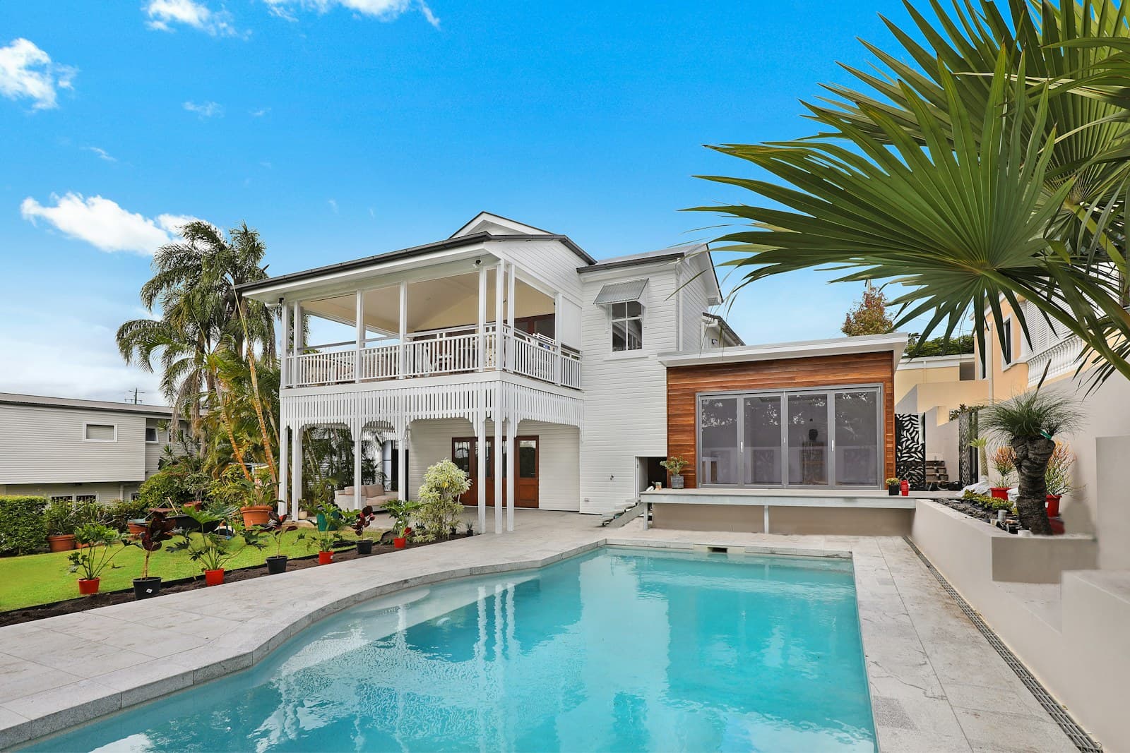Villa ve bahçeler için hazır çim uygulama alanı